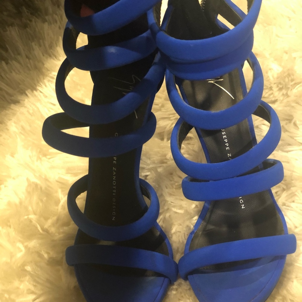 Blue Giuseppe zanotti heels !
